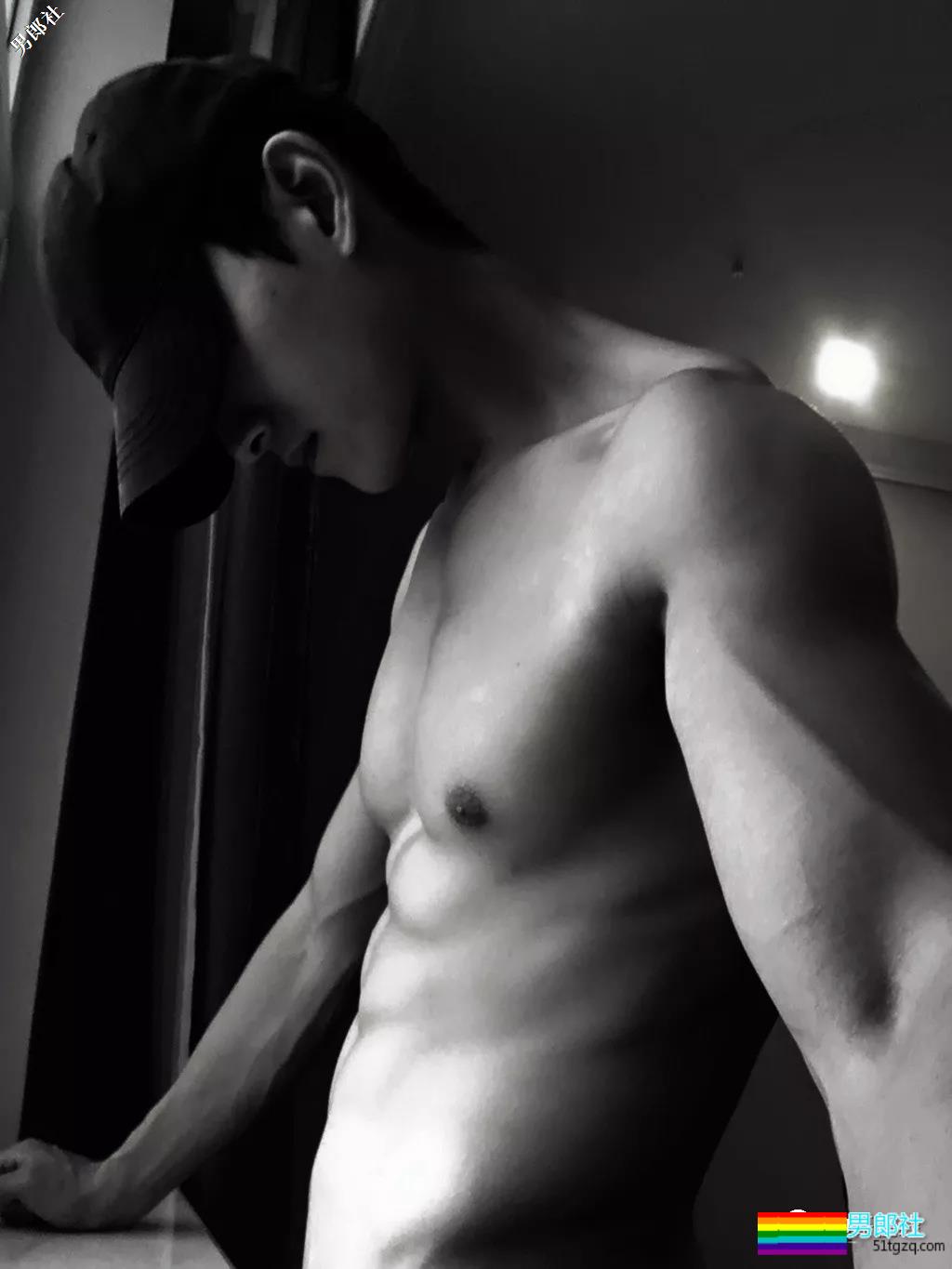 正装霸总大二被海岩相中出道,衷爱剧中秀肌肉,一身石更肌抖落一地荷尔蒙! - 51虹马 正装霸总大二被海岩相中出道,衷爱剧中秀肌肉,一身石更肌抖落一地荷尔蒙! - 51虹马