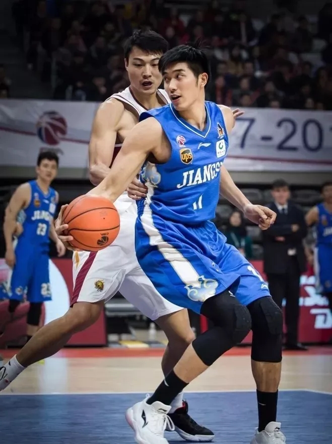 篮球体育生激凸又有型！-51虹马