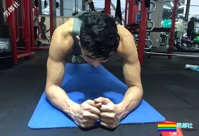 篮球体育生激凸又有型！ - 51虹马