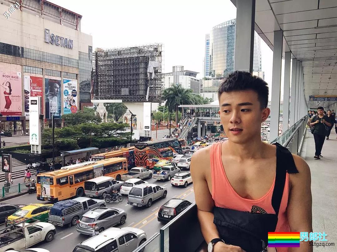 读护理的大学男生,不仅超帅还有肌肉身材 - 51虹马