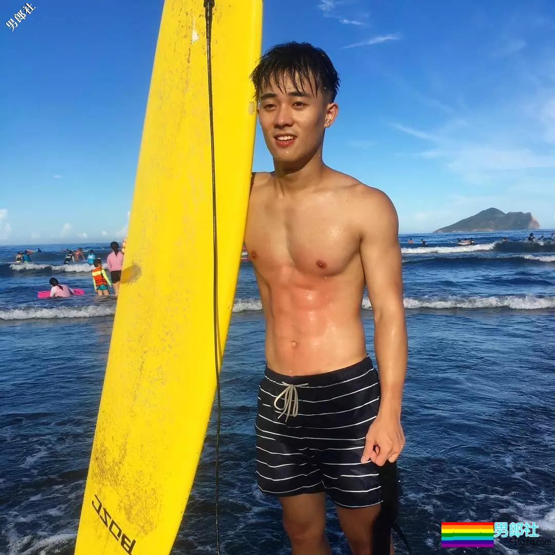 读护理的大学男生,不仅超帅还有肌肉身材 - 51虹马