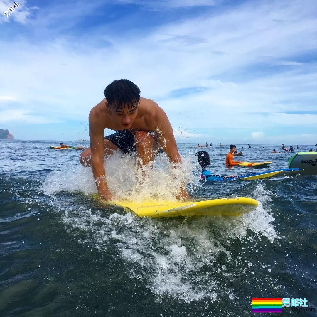 读护理的大学男生,不仅超帅还有肌肉身材 - 51虹马