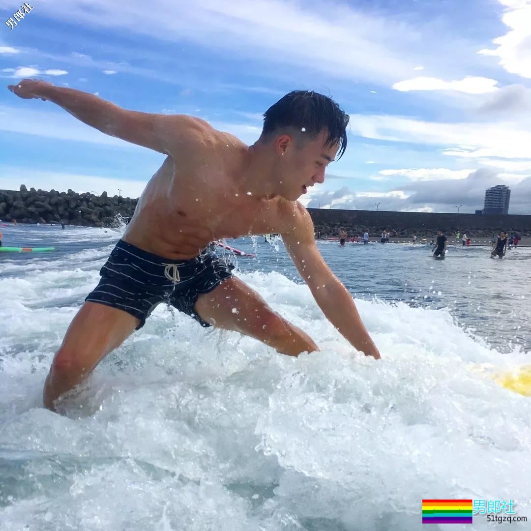 读护理的大学男生,不仅超帅还有肌肉身材 - 51虹马