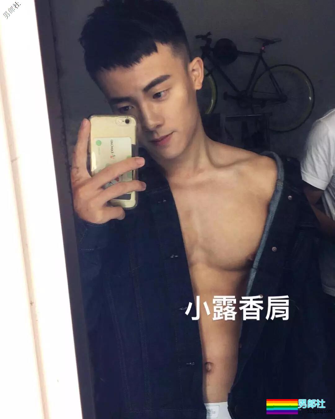 读护理的大学男生,不仅超帅还有肌肉身材 - 51虹马