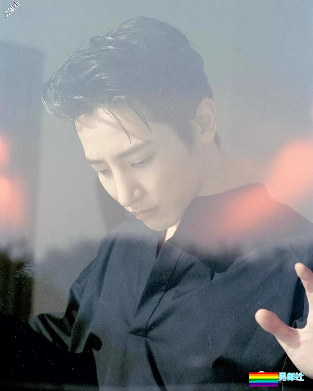 神颜长腿男模正装制服+巧克力腹肌,多看几眼会留鼻血! - 51虹马 神颜长腿男模正装制服+巧克力腹肌,多看几眼会留鼻血! - 51虹马