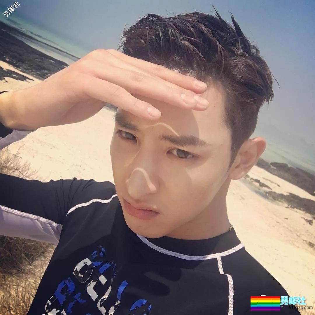 神颜长腿男模正装制服+巧克力腹肌，多看几眼会留鼻血！ - 51虹马