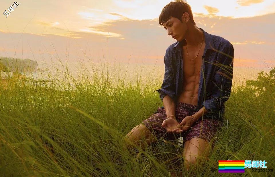 神颜长腿男模正装制服+巧克力腹肌，多看几眼会留鼻血！ - 51虹马