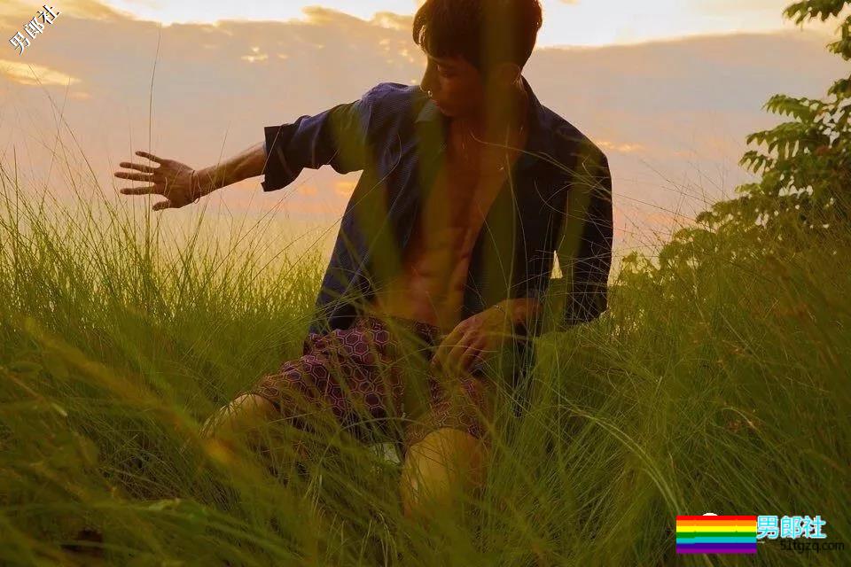 神颜长腿男模正装制服+巧克力腹肌，多看几眼会留鼻血！ - 51虹马