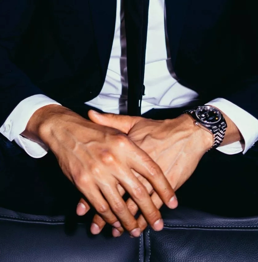 优质小胡子正装熟男在桑拿房脱了！-51虹马