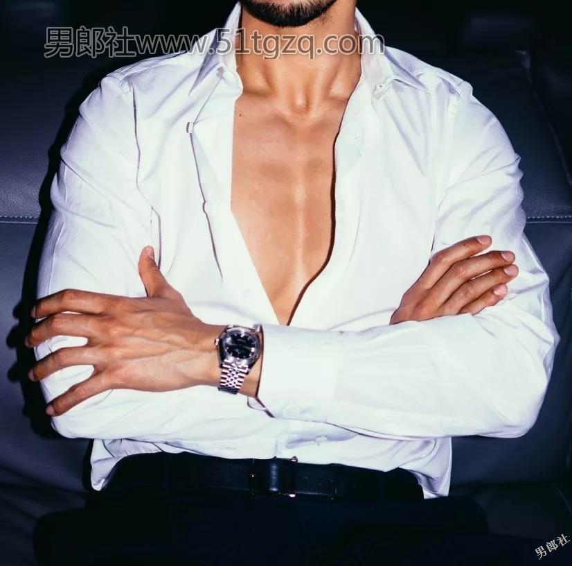 优质小胡子正装熟男在桑拿房脱了！ - 51虹马