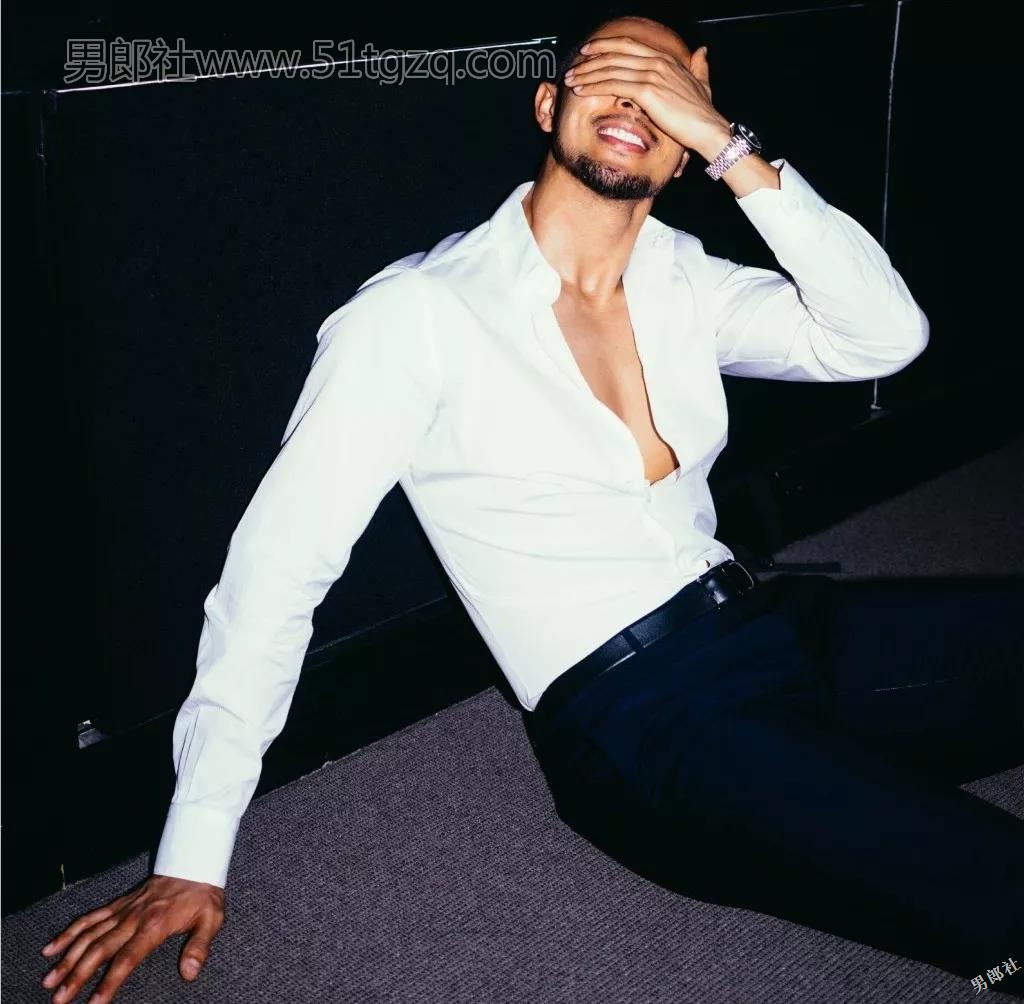 优质小胡子正装熟男在桑拿房脱了！ - 51虹马