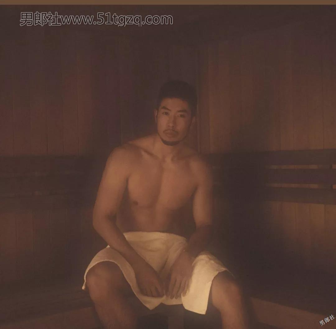 优质小胡子正装熟男在桑拿房脱了！ - 51虹马