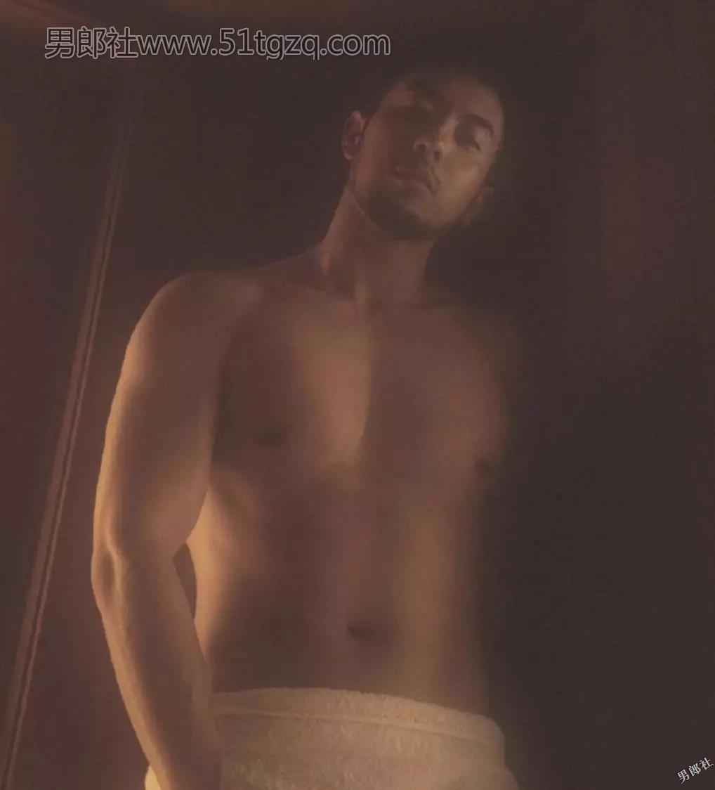 优质小胡子正装熟男在桑拿房脱了！ - 51虹马