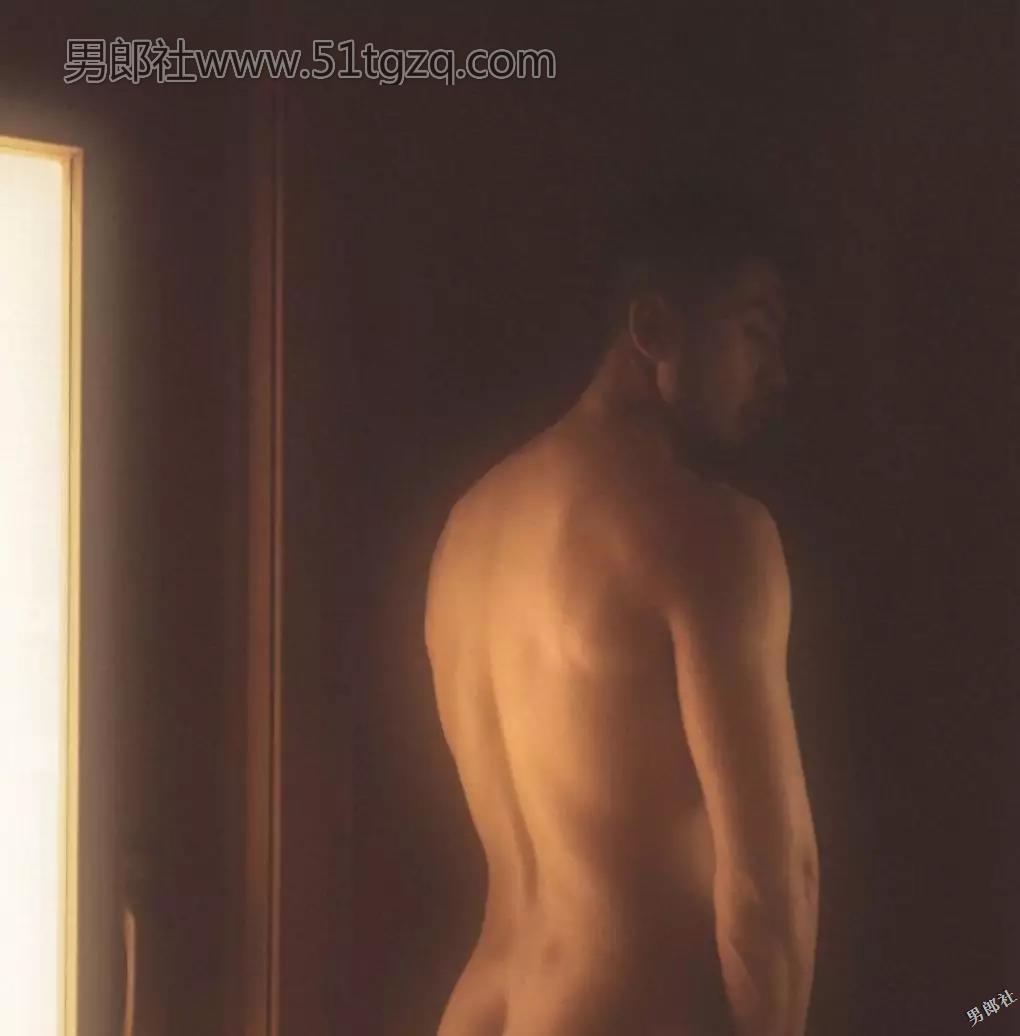 优质小胡子正装熟男在桑拿房脱了！ - 51虹马