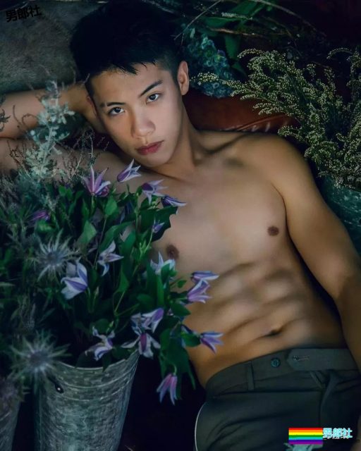 颜值很能打的小奶狗，精瘦六块腹肌迷倒多少汉纸? - 51虹马