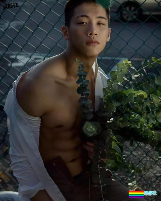 颜值很能打的小奶狗，精瘦六块腹肌迷倒多少汉纸? - 51虹马