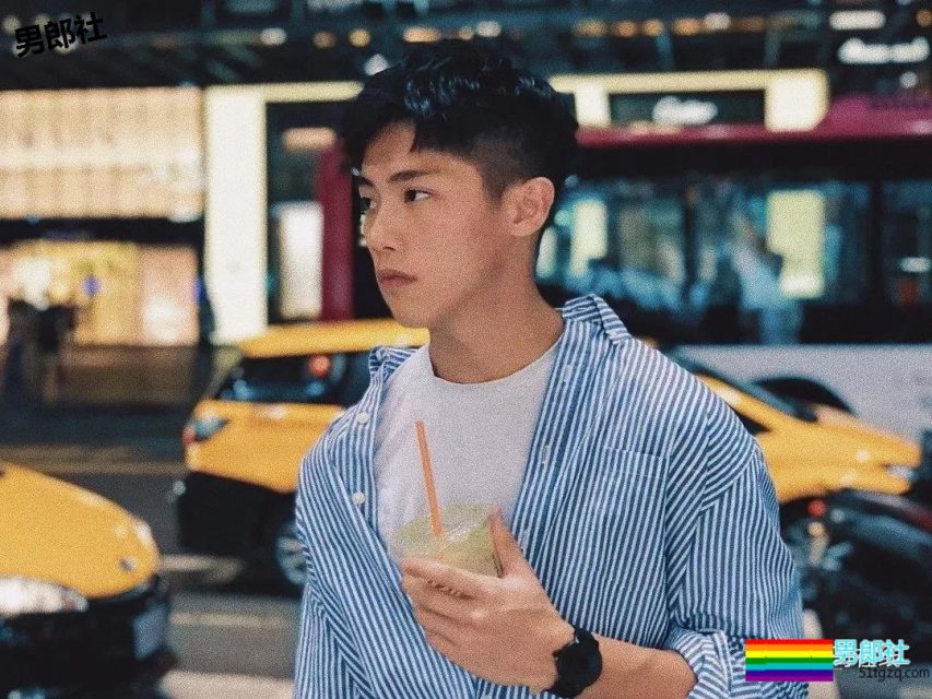 颜值很能打的小奶狗,精瘦六块腹肌迷倒多少汉纸? - 51虹马 颜值很能打的小奶狗,精瘦六块腹肌迷倒多少汉纸? - 51虹马