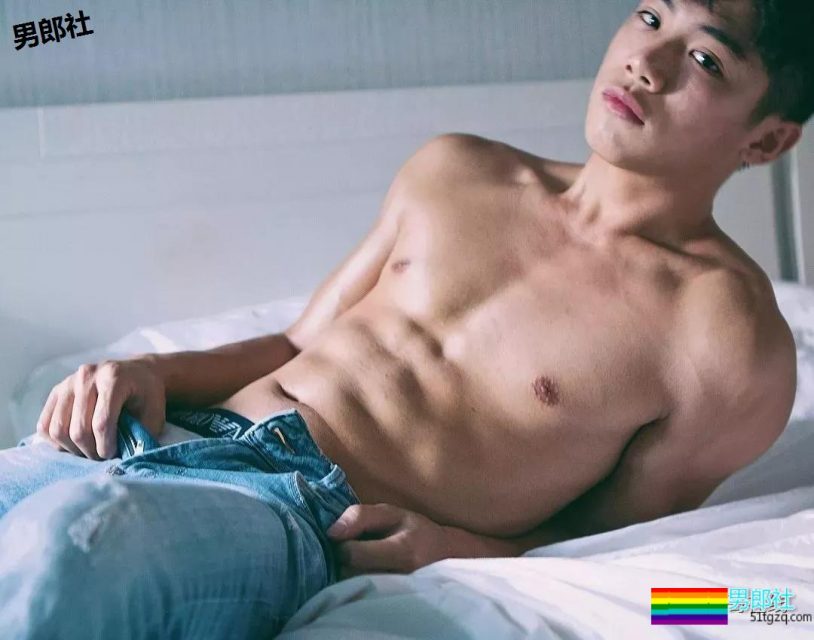 颜值很能打的小奶狗，精瘦六块腹肌迷倒多少汉纸? - 51虹马