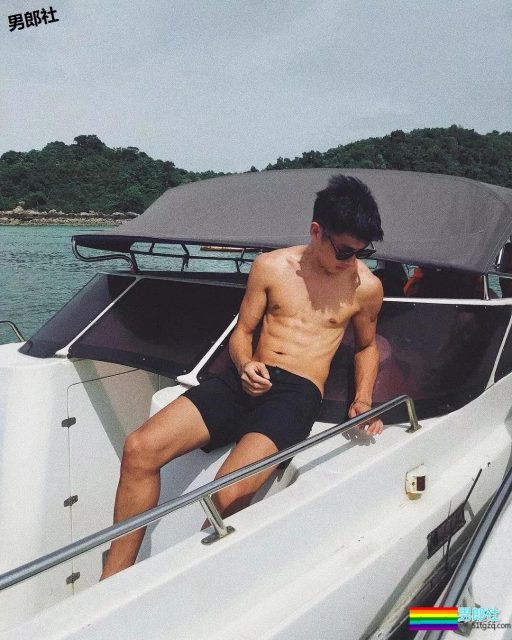 颜值很能打的小奶狗，精瘦六块腹肌迷倒多少汉纸? - 51虹马