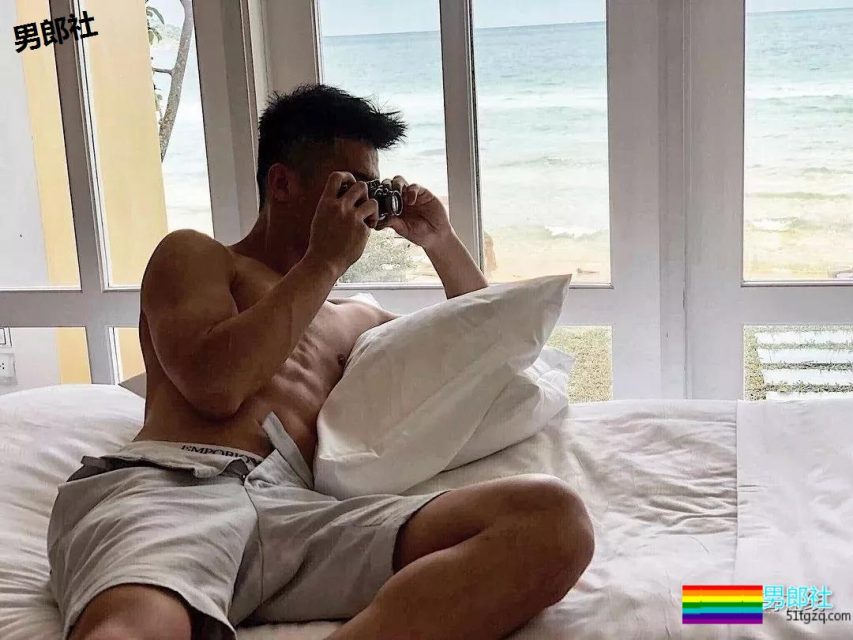 颜值很能打的小奶狗，精瘦六块腹肌迷倒多少汉纸? - 51虹马