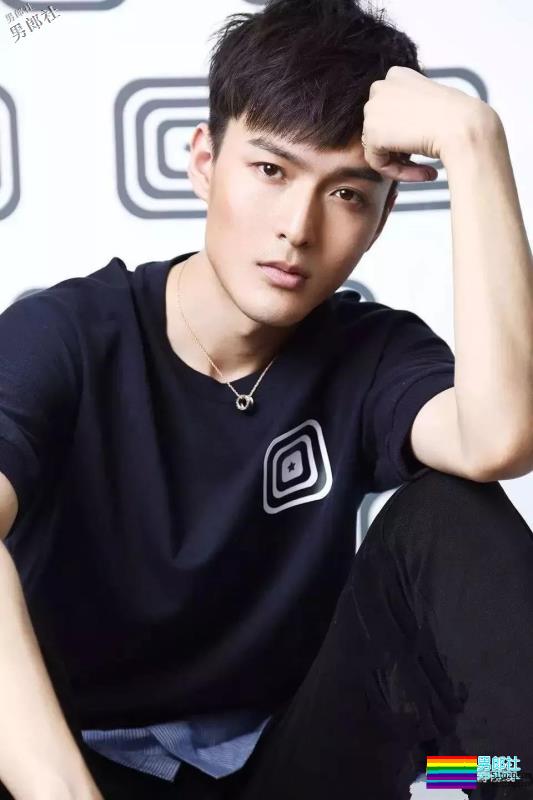 身高190腿长230，超帅鲜肌小狼狗欧巴，让我整个心都在荡漾了！！ - 51虹马