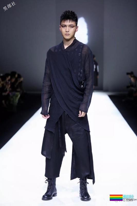 身高190腿长230，超帅鲜肌小狼狗欧巴，让我整个心都在荡漾了！！ - 51虹马