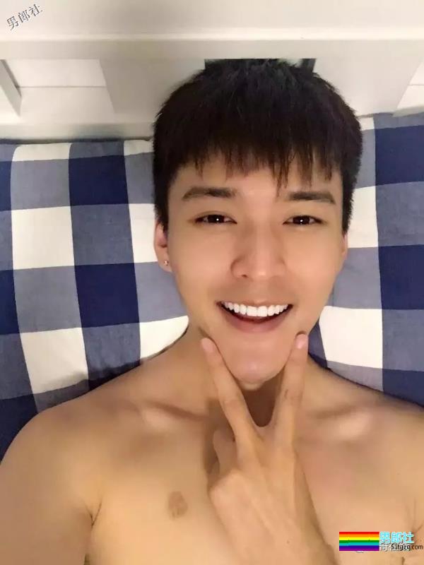 身高190腿长230，超帅鲜肌小狼狗欧巴，让我整个心都在荡漾了！！ - 51虹马