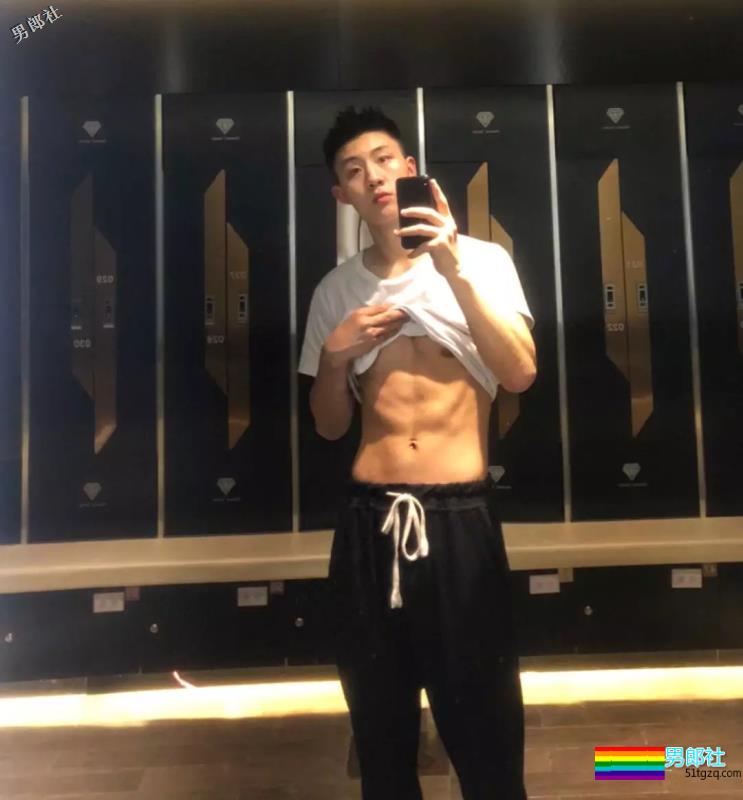 188cm大长腿重庆帅哥，衣服一脱我就想和他做朋友！ - 51虹马