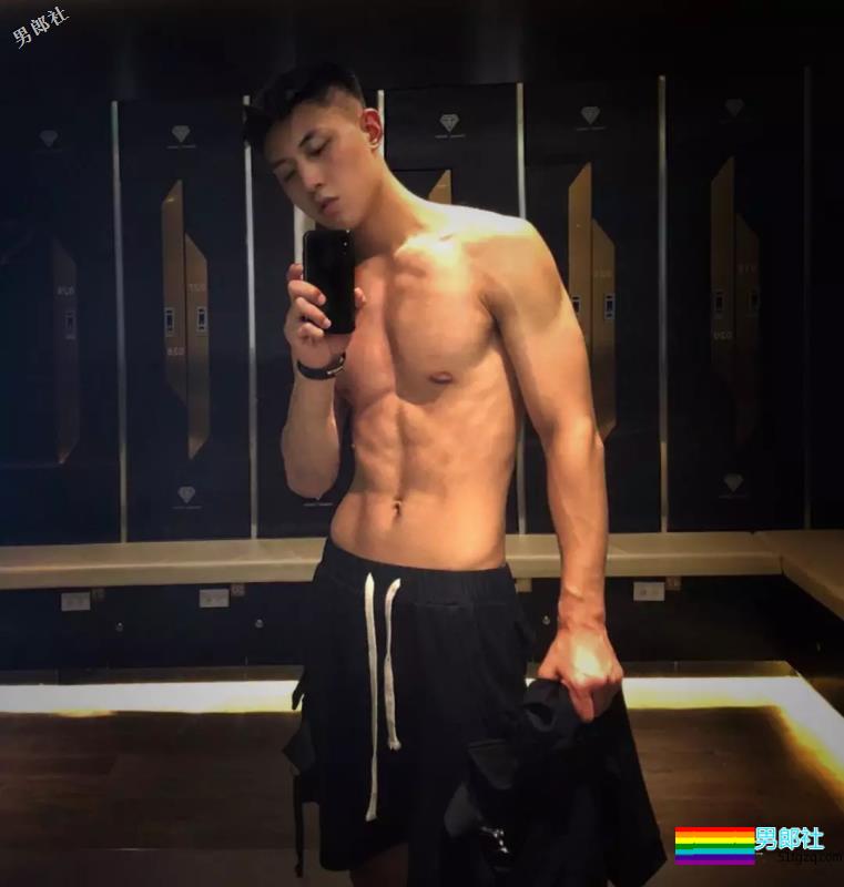 188cm大长腿重庆帅哥，衣服一脱我就想和他做朋友！ - 51虹马