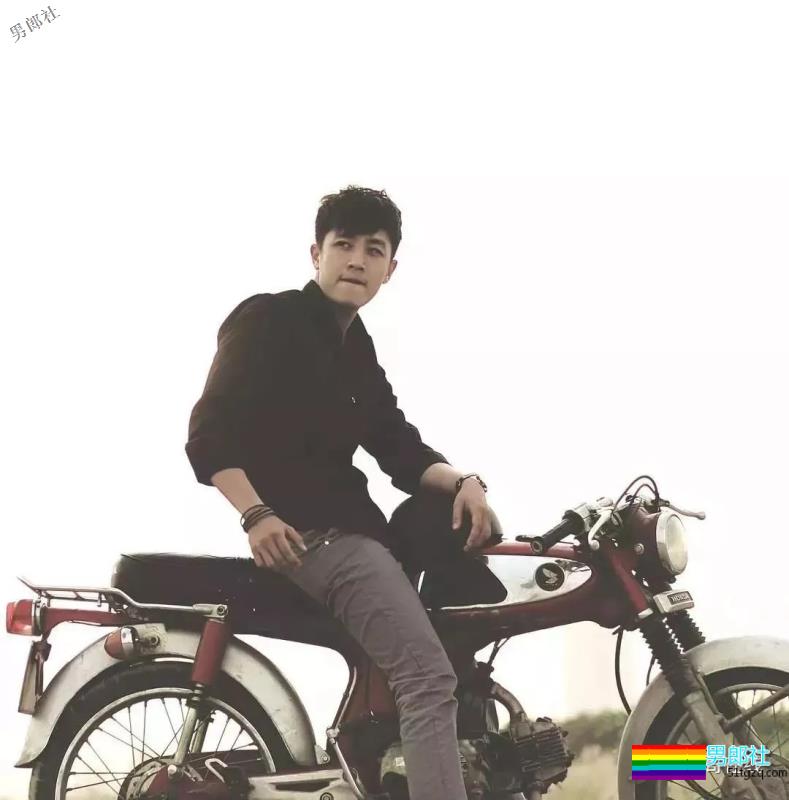 新晋体育生男模神似尼坤，一身腱子肉小腹肌，不要太太太太太迷人 - 51虹马