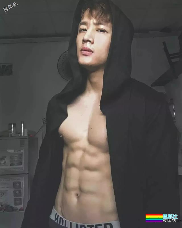 新晋体育生男模神似尼坤，一身腱子肉小腹肌，不要太太太太太迷人 - 51虹马