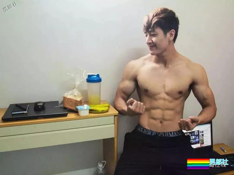 新晋体育生男模神似尼坤，一身腱子肉小腹肌，不要太太太太太迷人 - 51虹马