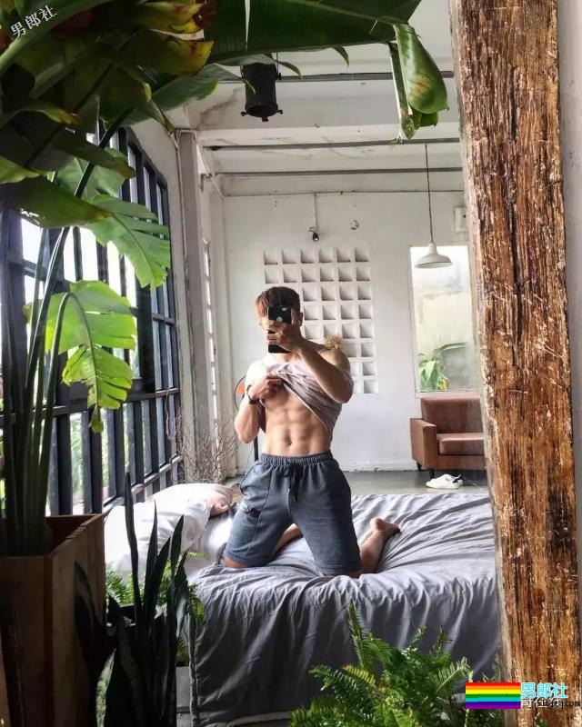 新晋体育生男模神似尼坤，一身腱子肉小腹肌，不要太太太太太迷人 - 51虹马