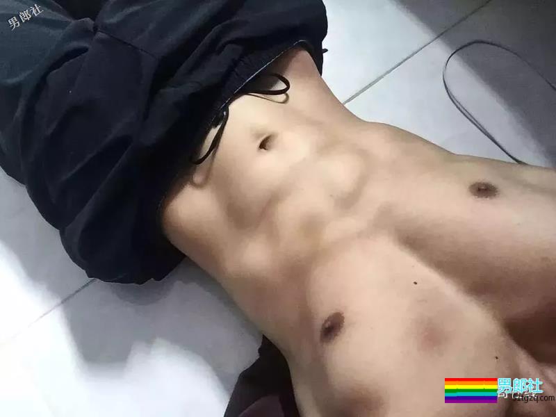 新晋体育生男模神似尼坤，一身腱子肉小腹肌，不要太太太太太迷人 - 51虹马