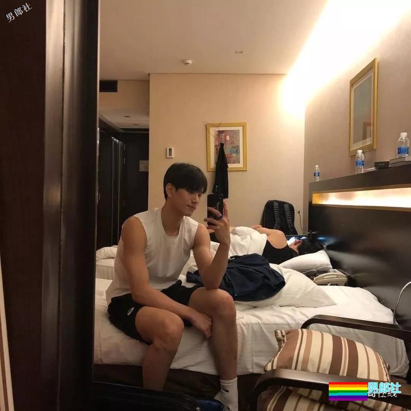 193CM排球队校草干净帅气，这么好看的小哥哥一定有男朋友了！ - 51虹马