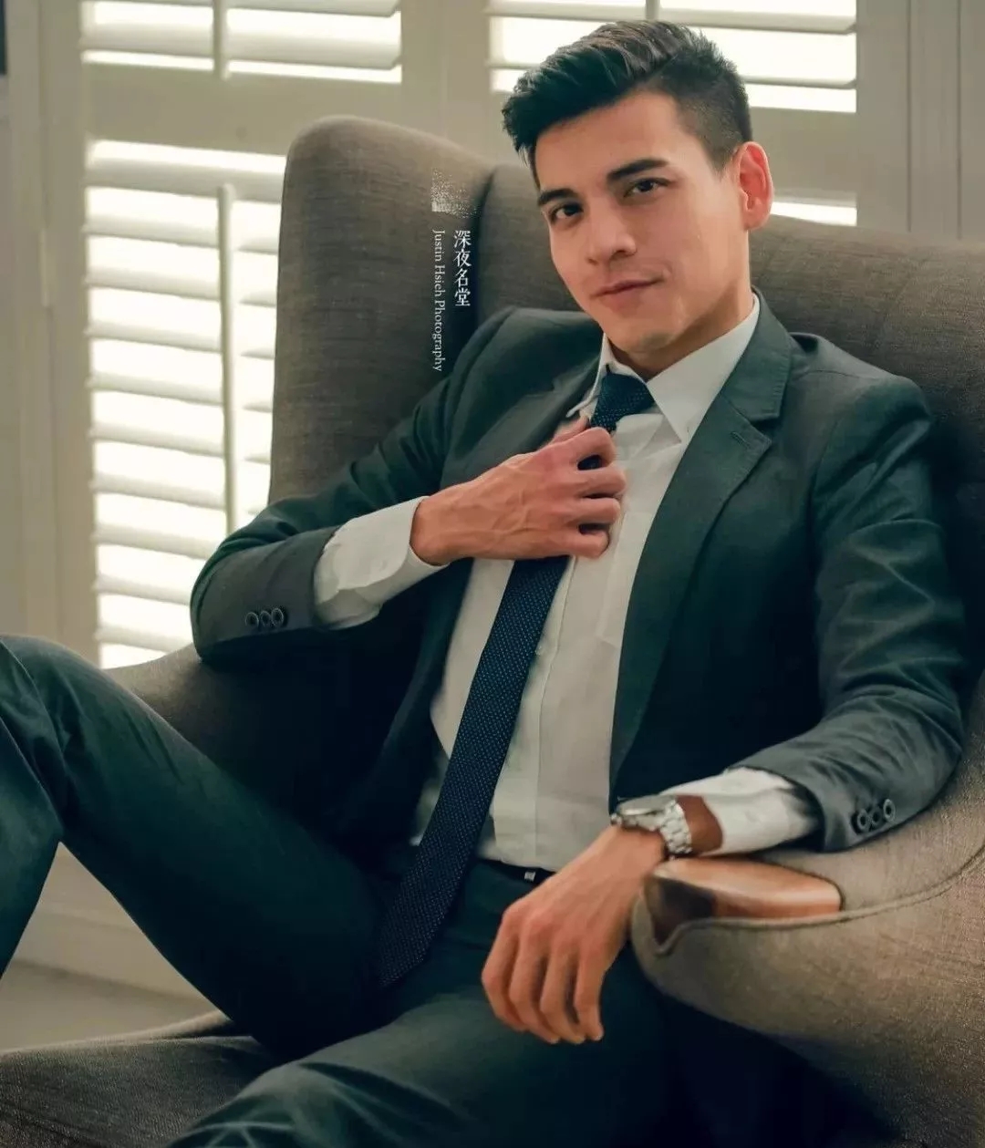 肌肉型男扒掉正装制服秀身材，沐浴照自带风情！！-51虹马