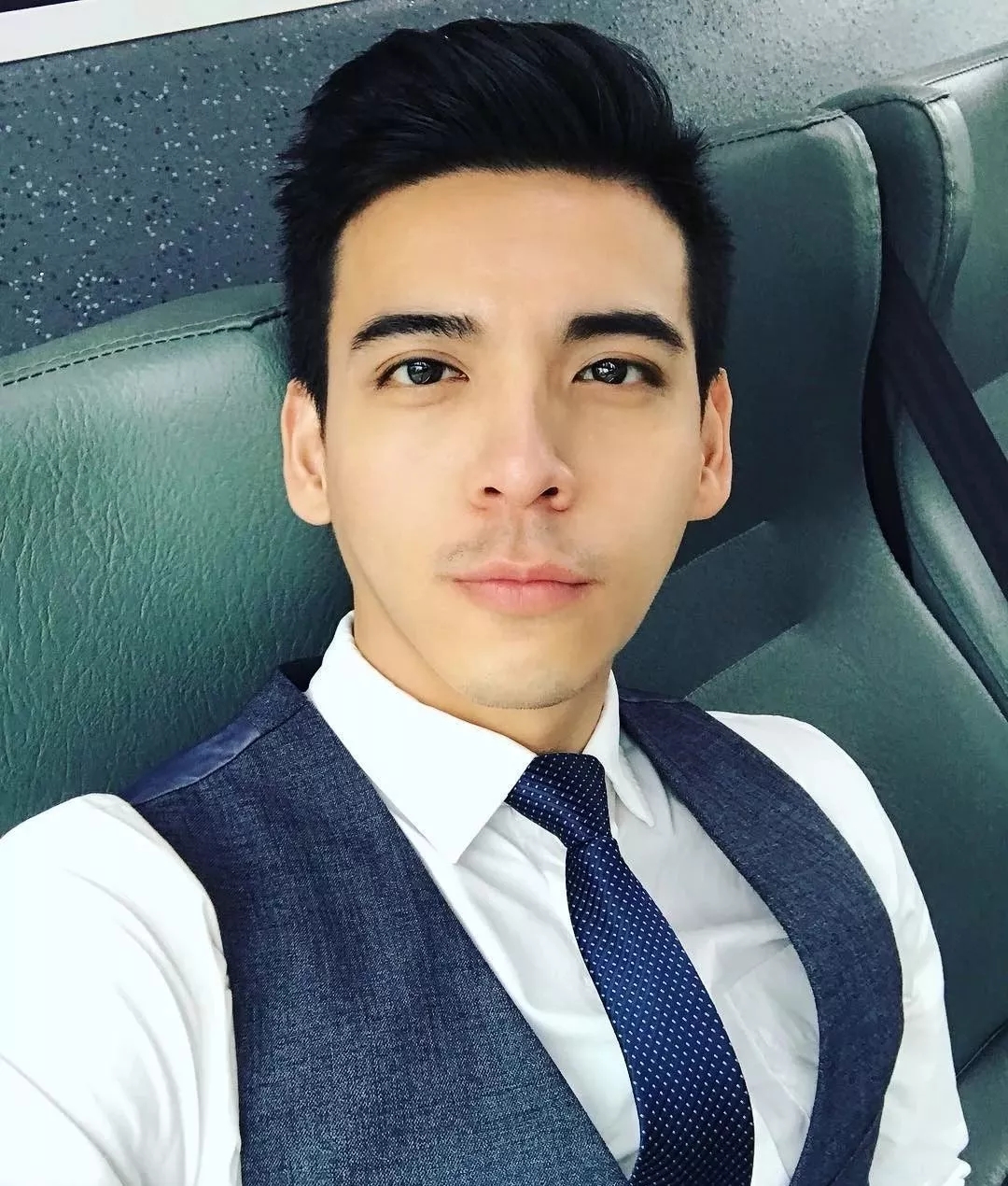 肌肉型男扒掉正装制服秀身材，沐浴照自带风情！！ - 51虹马