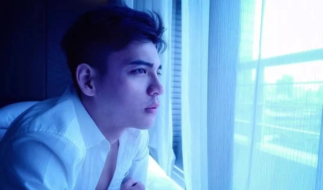 肌肉型男扒掉正装制服秀身材，沐浴照自带风情！！ - 51虹马