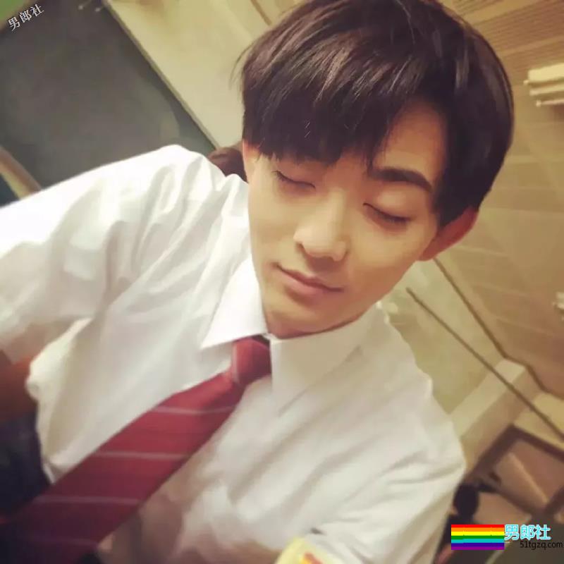 养眼男星浴巾都被扒了，小狼狗浴室戏真放得开-51虹马