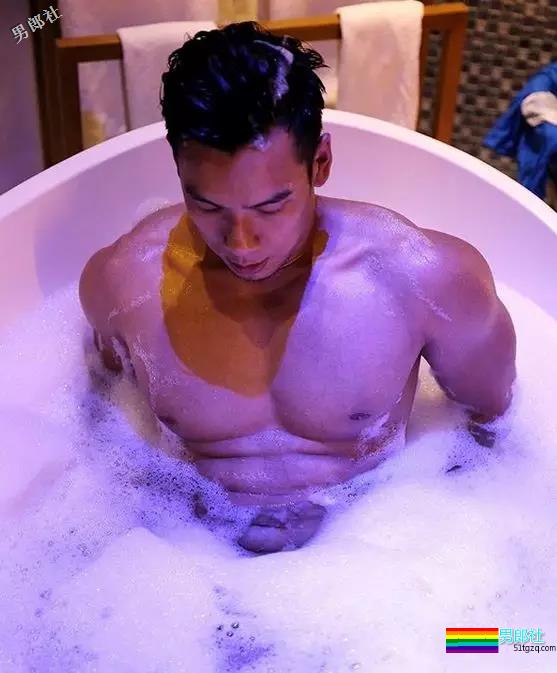 man到爆浆的男模，秒变叮当猫！ - 51虹马