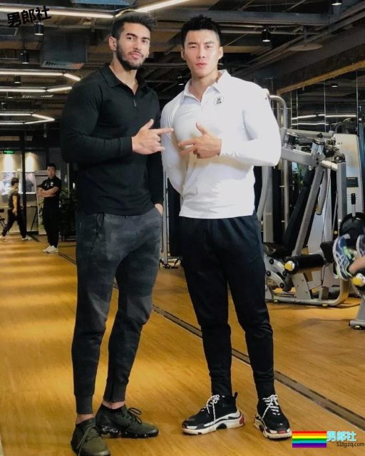 他的帅的都快快快快流口水了！真嗨 - 51虹马