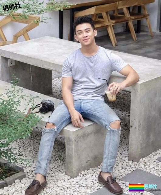 清秀奶油帅哥，表面上腼腼腆腆没想到这么浪！ - 51虹马