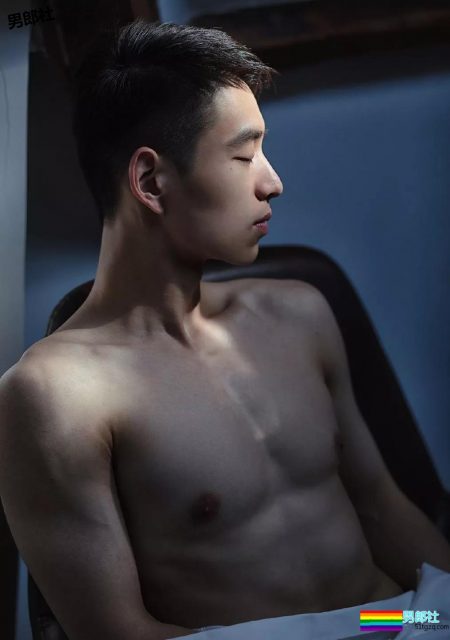 男模成功上位成新宠，粉红咪咪是杀手锏？ - 51虹马