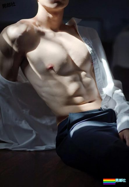 男模成功上位成新宠，粉红咪咪是杀手锏？ - 51虹马