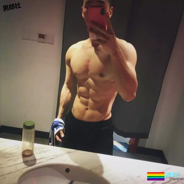 男模成功上位成新宠，粉红咪咪是杀手锏？ - 51虹马