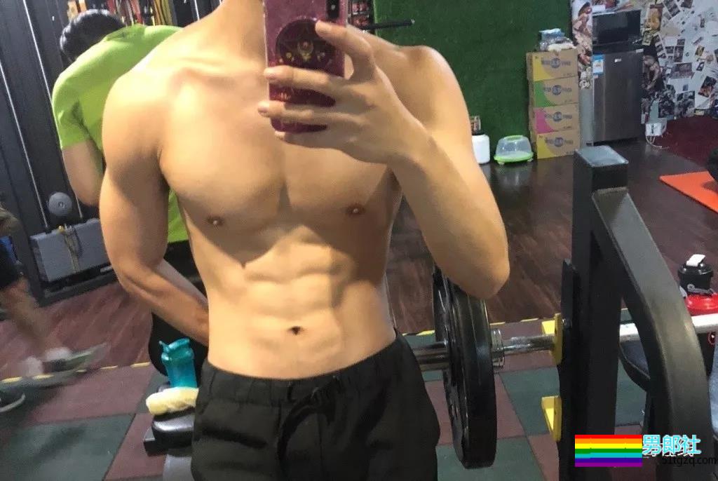 谢大师镜下98年帅嫩男模,高颜精瘦小腹肌,现在越来越“奔.放”了! - 51虹马 谢大师镜下98年帅嫩男模,高颜精瘦小腹肌,现在越来越“奔.放”了! - 51虹马