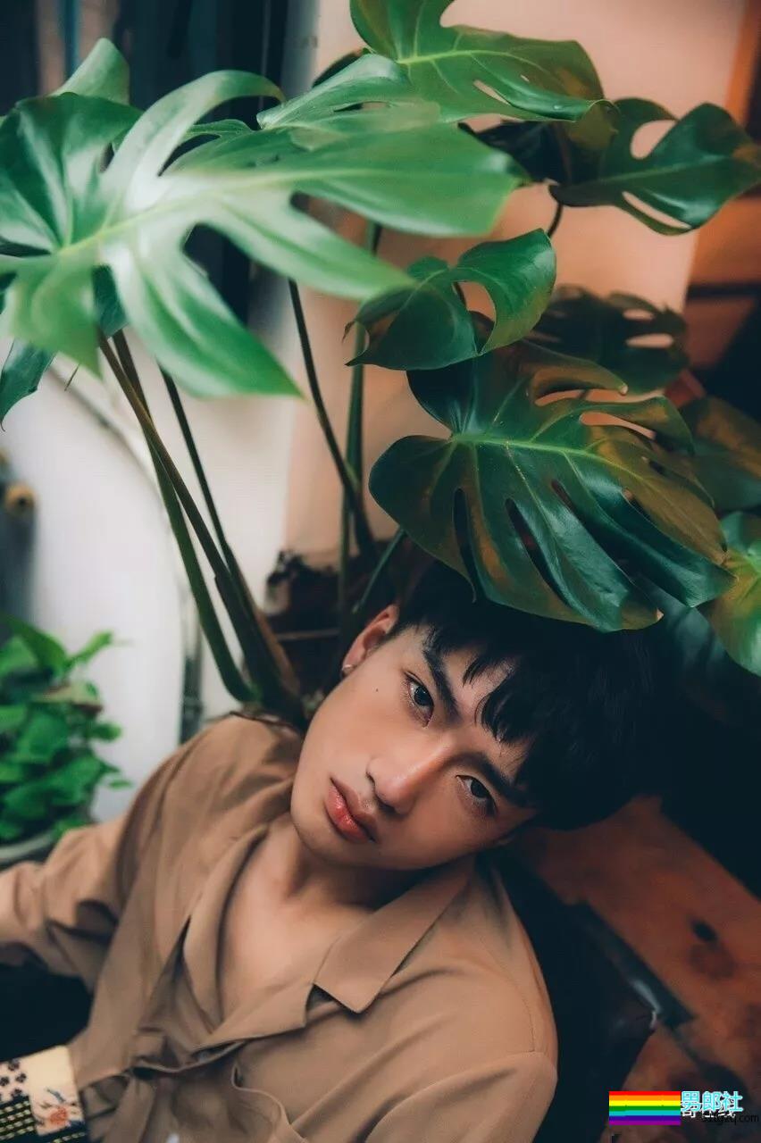 谢大师镜下98年帅嫩男模,高颜精瘦小腹肌,现在越来越“奔.放”了! - 51虹马 谢大师镜下98年帅嫩男模,高颜精瘦小腹肌,现在越来越“奔.放”了! - 51虹马