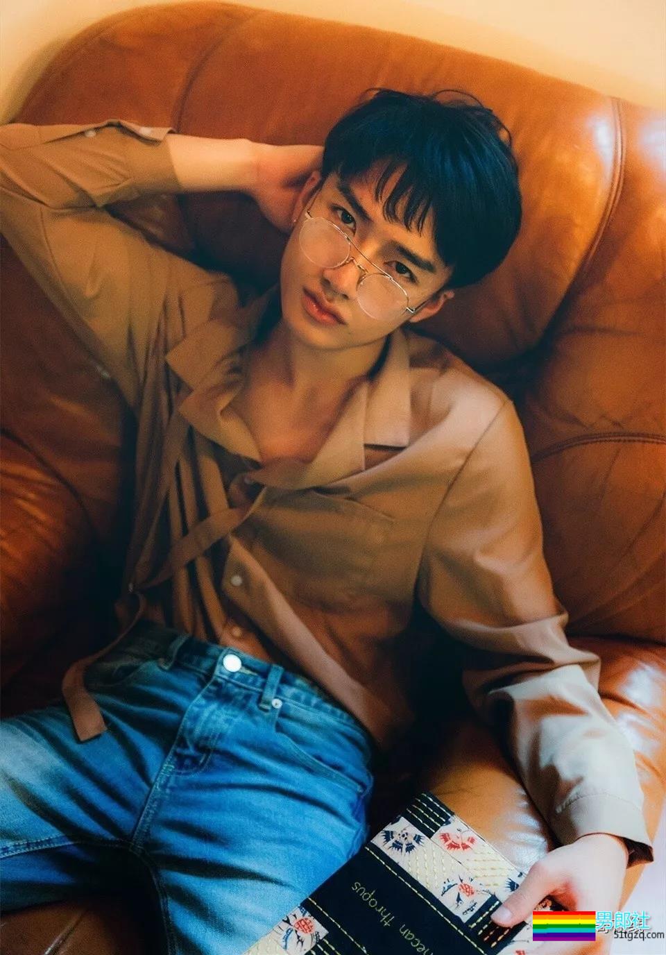 谢大师镜下98年帅嫩男模，高颜精瘦小腹肌，现在越来越“奔.放”了！ - 51虹马