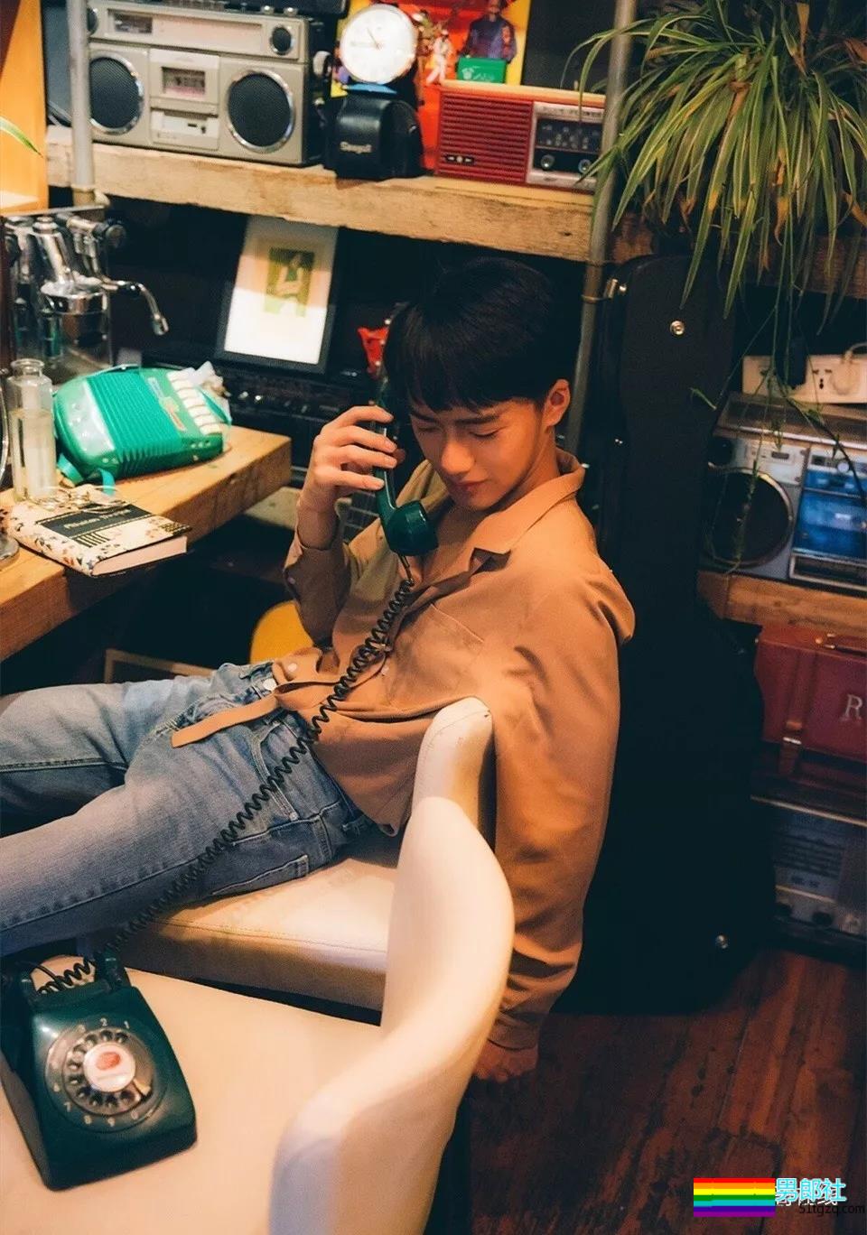 谢大师镜下98年帅嫩男模,高颜精瘦小腹肌,现在越来越“奔.放”了! - 51虹马 谢大师镜下98年帅嫩男模,高颜精瘦小腹肌,现在越来越“奔.放”了! - 51虹马