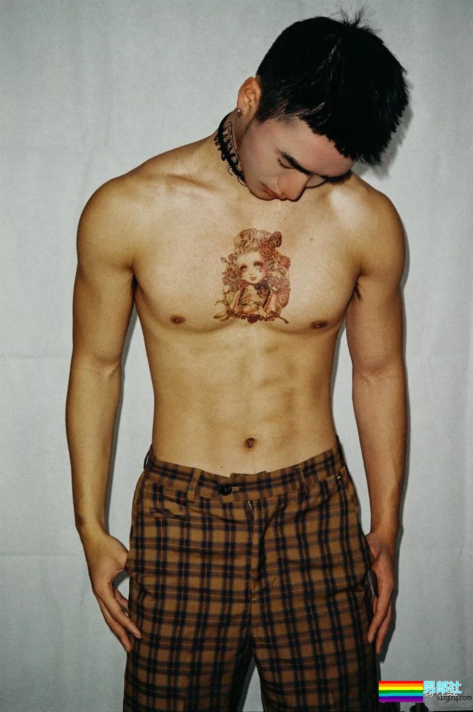 谢大师镜下98年帅嫩男模,高颜精瘦小腹肌,现在越来越“奔.放”了! - 51虹马 谢大师镜下98年帅嫩男模,高颜精瘦小腹肌,现在越来越“奔.放”了! - 51虹马